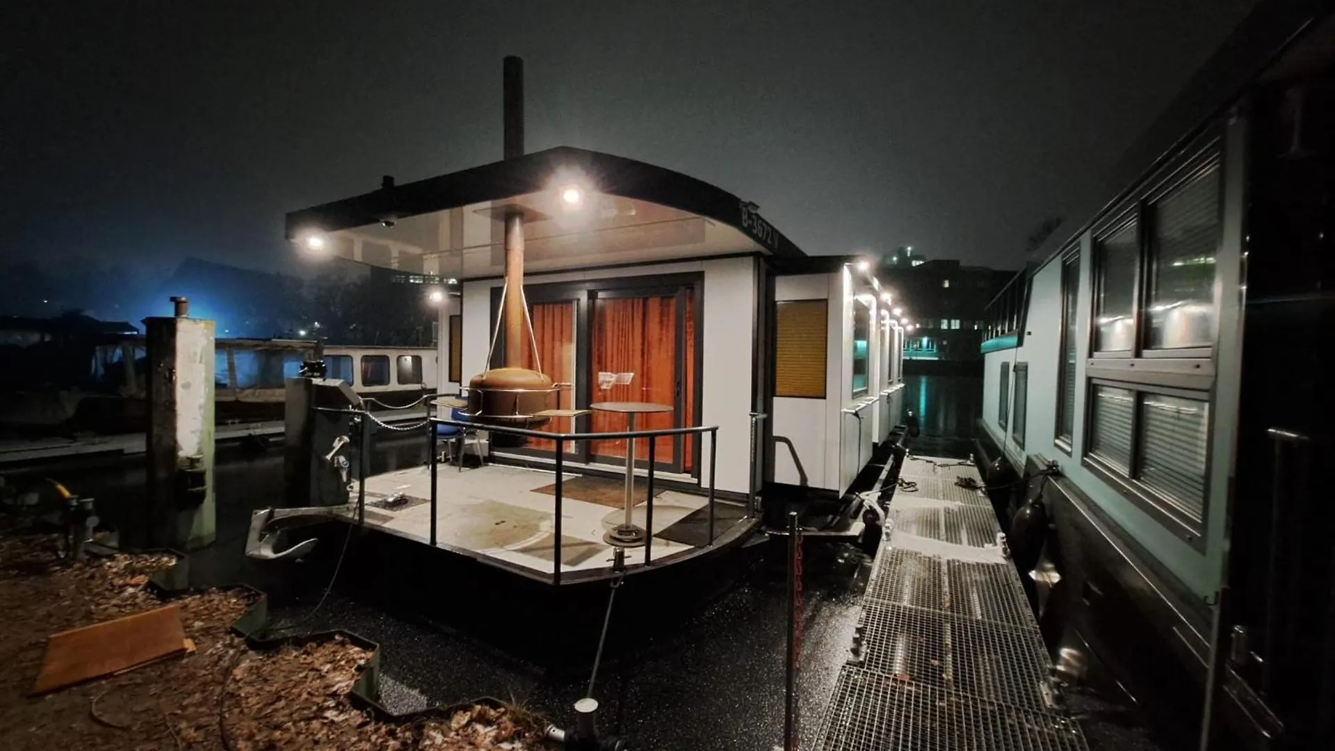 Moonrooms - Luxus Hausboot Berlin Germany